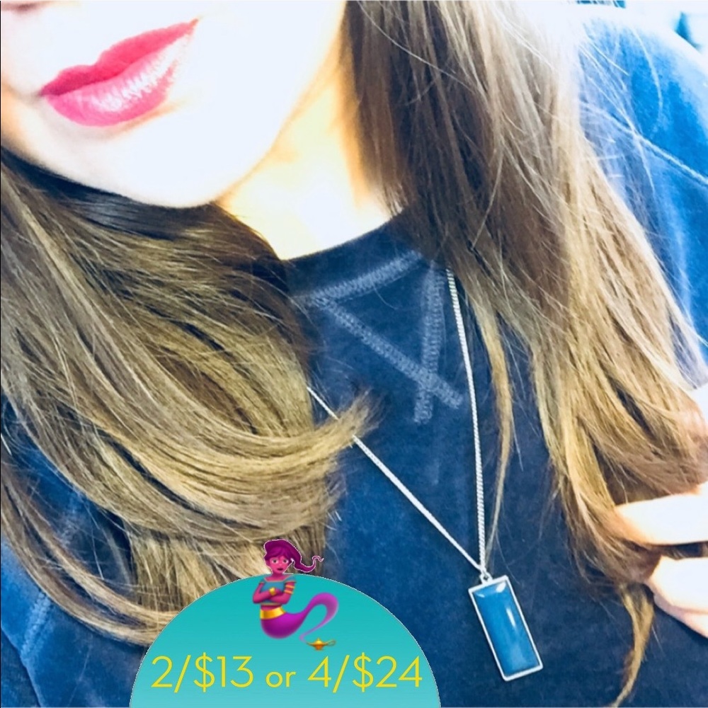 🚛MOVING SALE 🚛 
Rectangle pendant necklace 🔷
